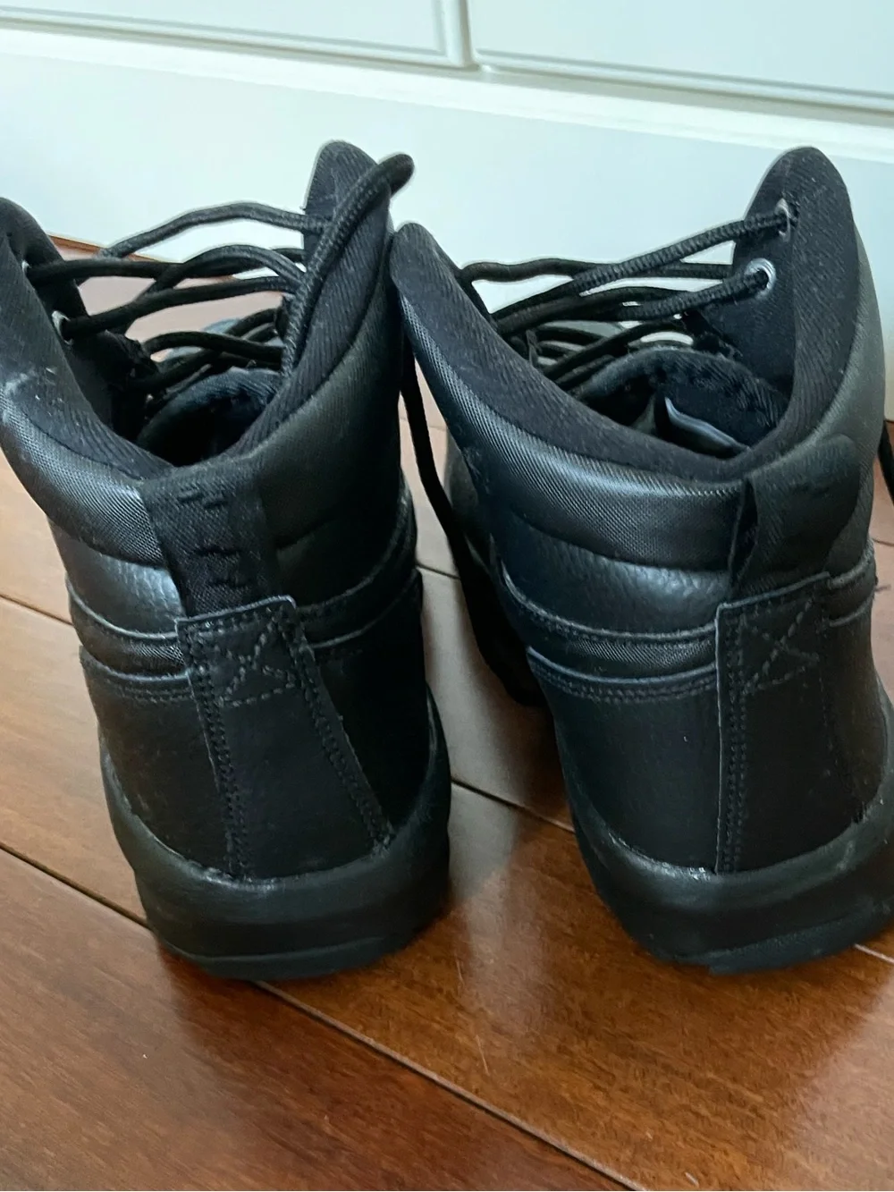 Nike snow boots Size 6.5 Y NO RETURNS, thank you